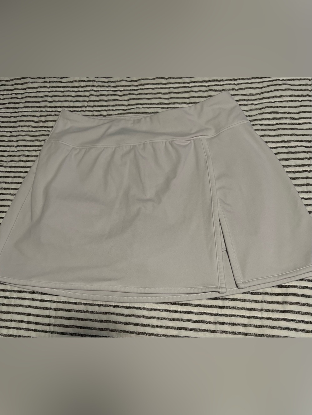 WILD FABLE, Size M, White Skort